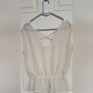 Women's Size Small,  Sleeveless 100% Lightweight Cream/Shear Polyester Top. ✨️✨️